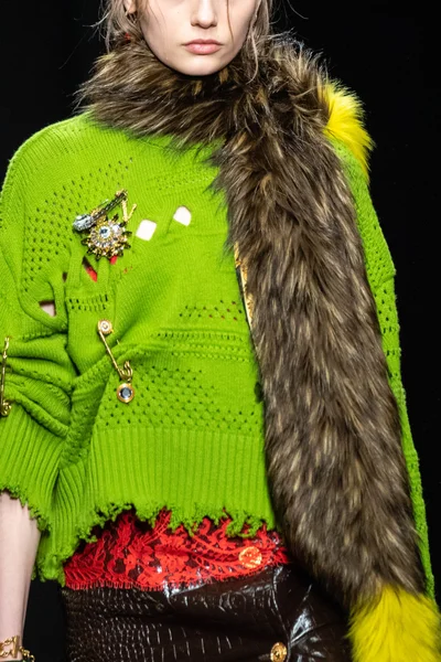 Look 24